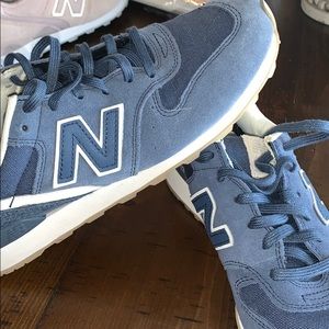 New Balance Classics 696